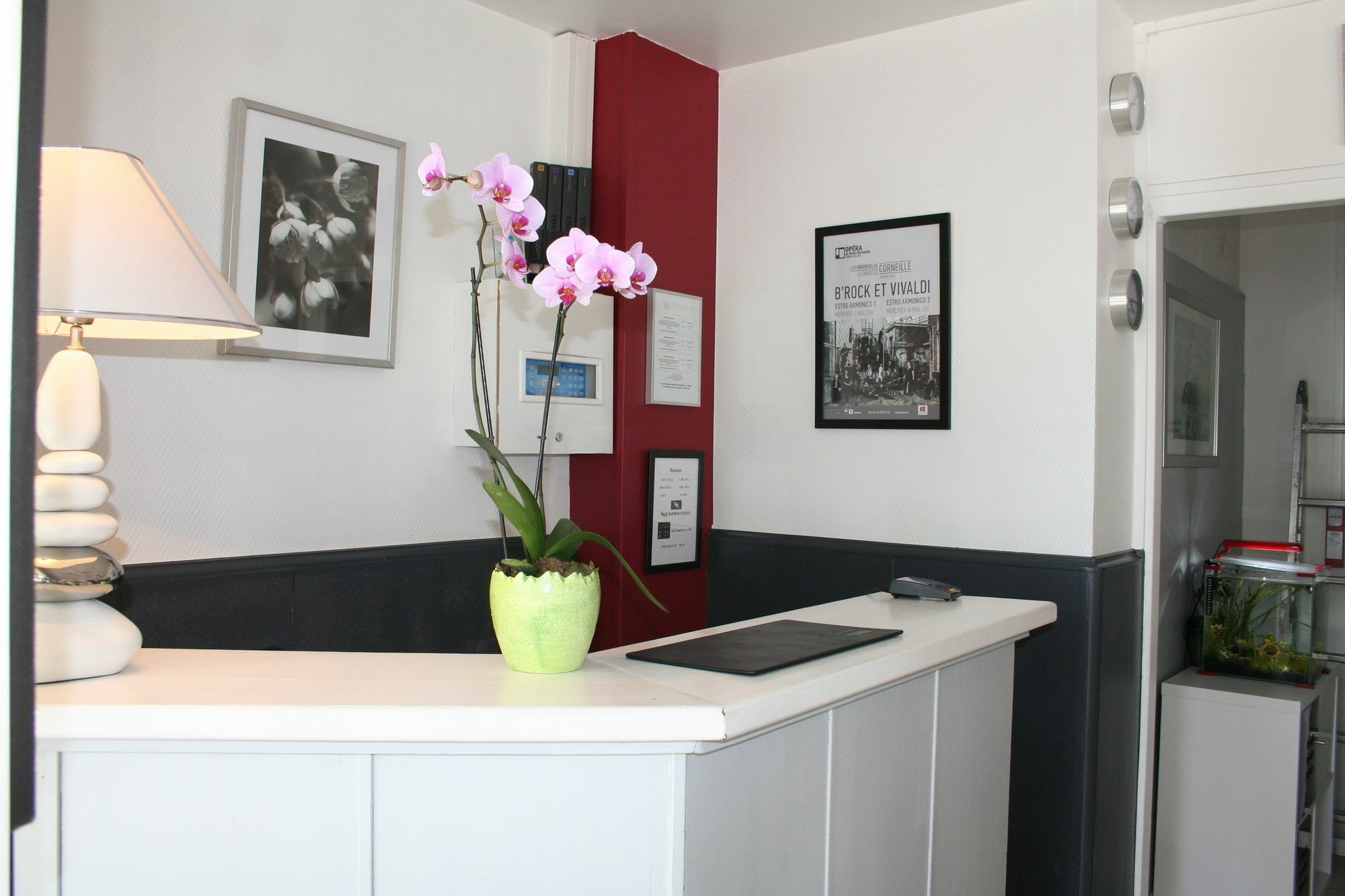 Vieille Tour Centre Hotel