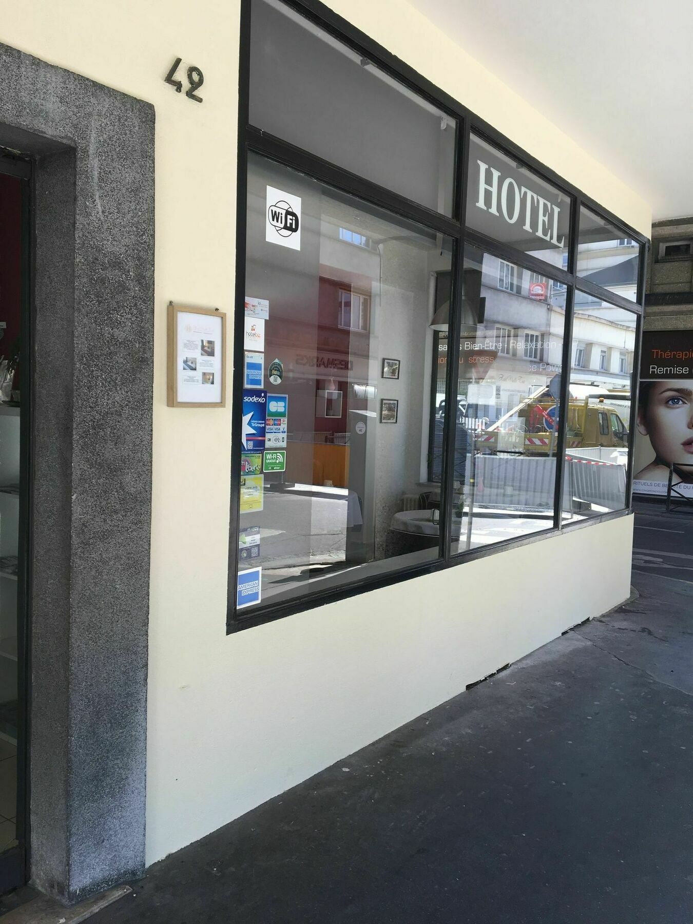Vieille Tour Centre Hotel